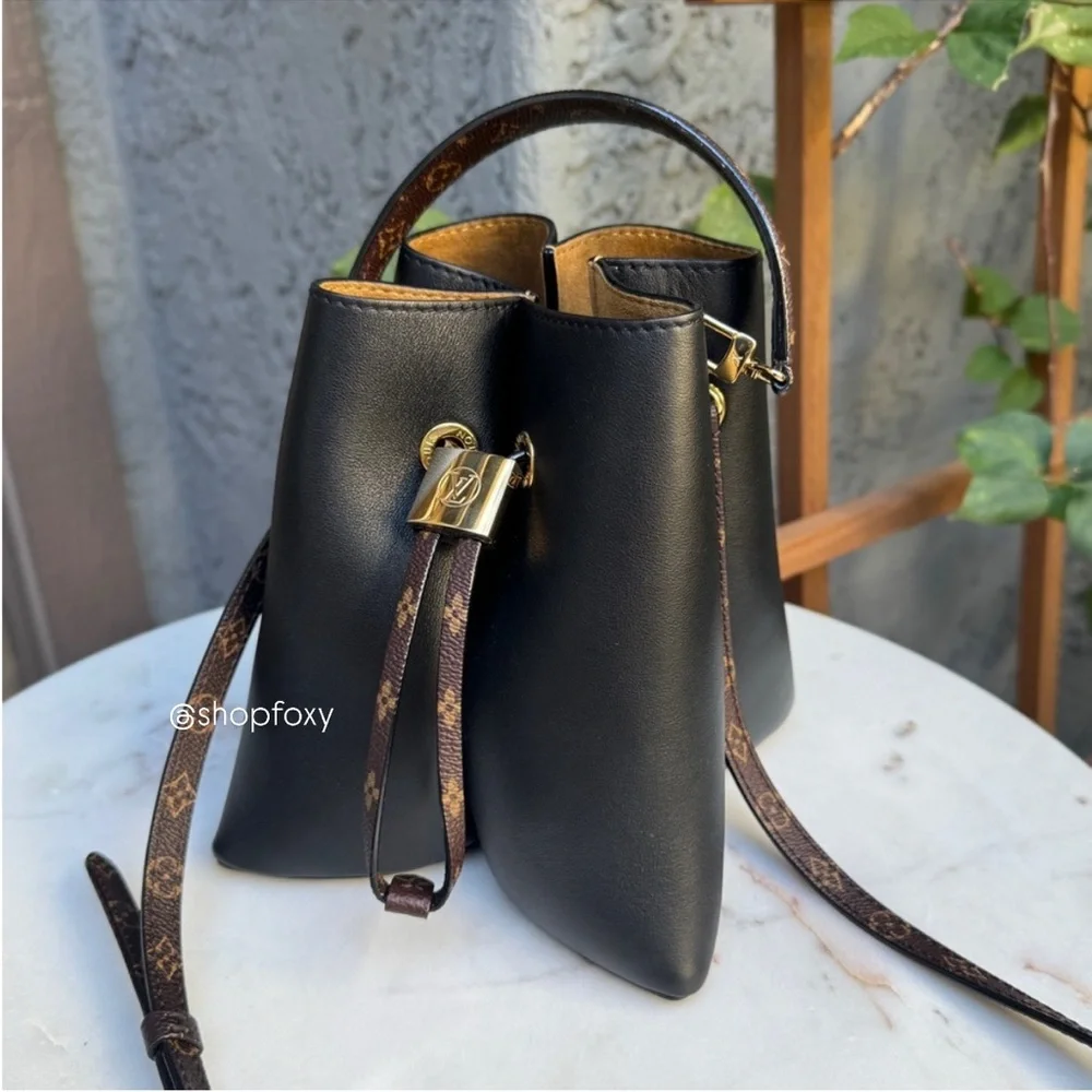 Louis Vuitton Bloom PM Bucket Bag